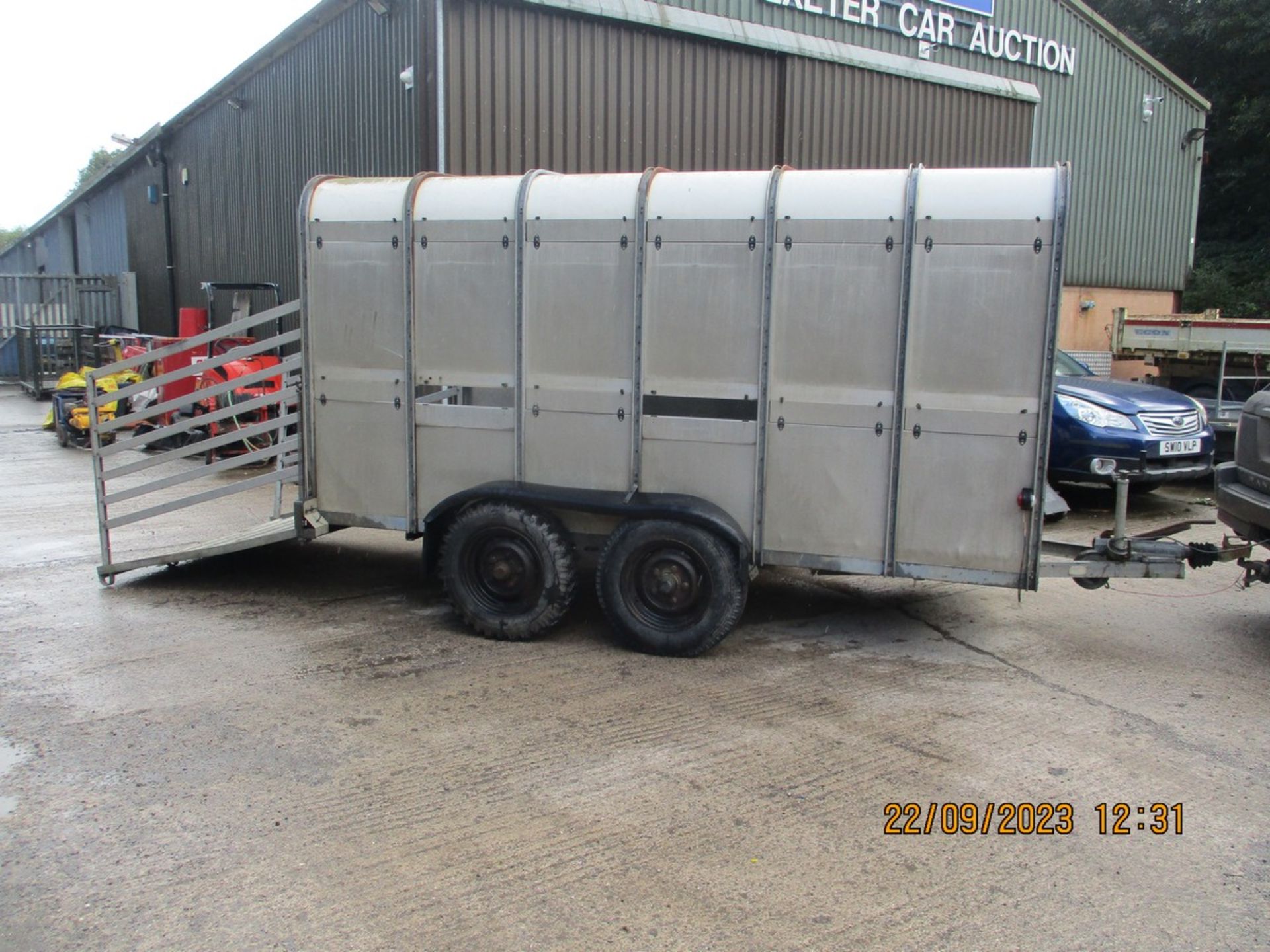 12FT IFOR WILLIAMS LIVESTOCK TRAILER C.W PARTITION GATE