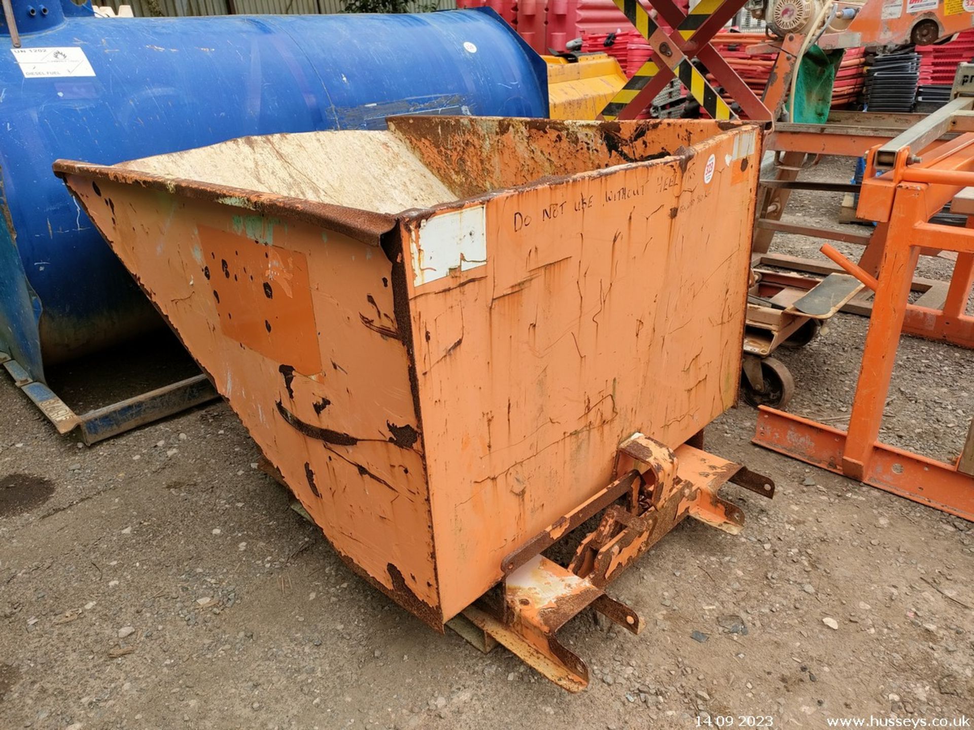 FORKLIFT TIPPING SKIP