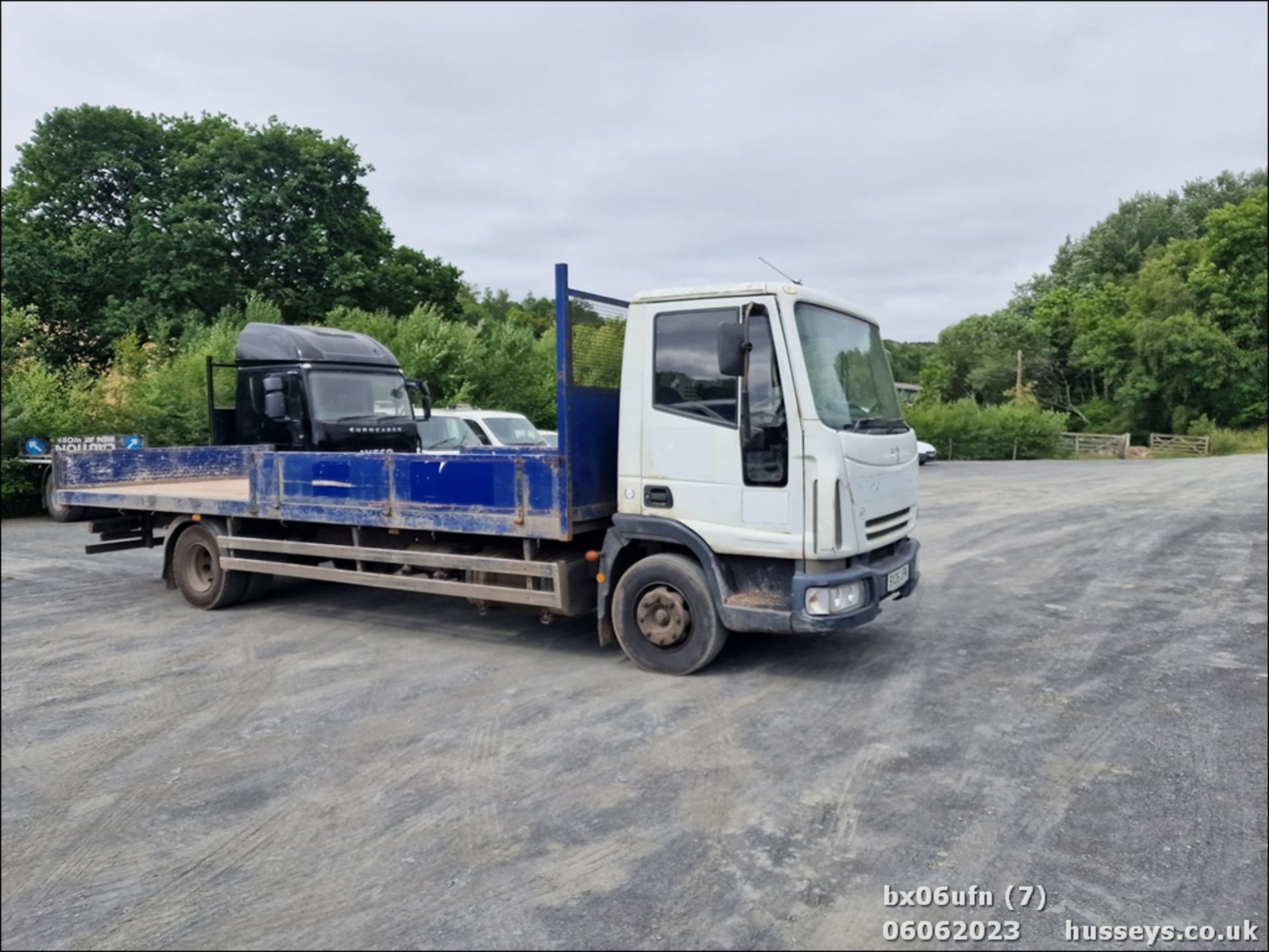 06/06 IVECO EUROCARGO - 5880cc 2dr Dropside (Orange, 595k) - Image 2 of 24