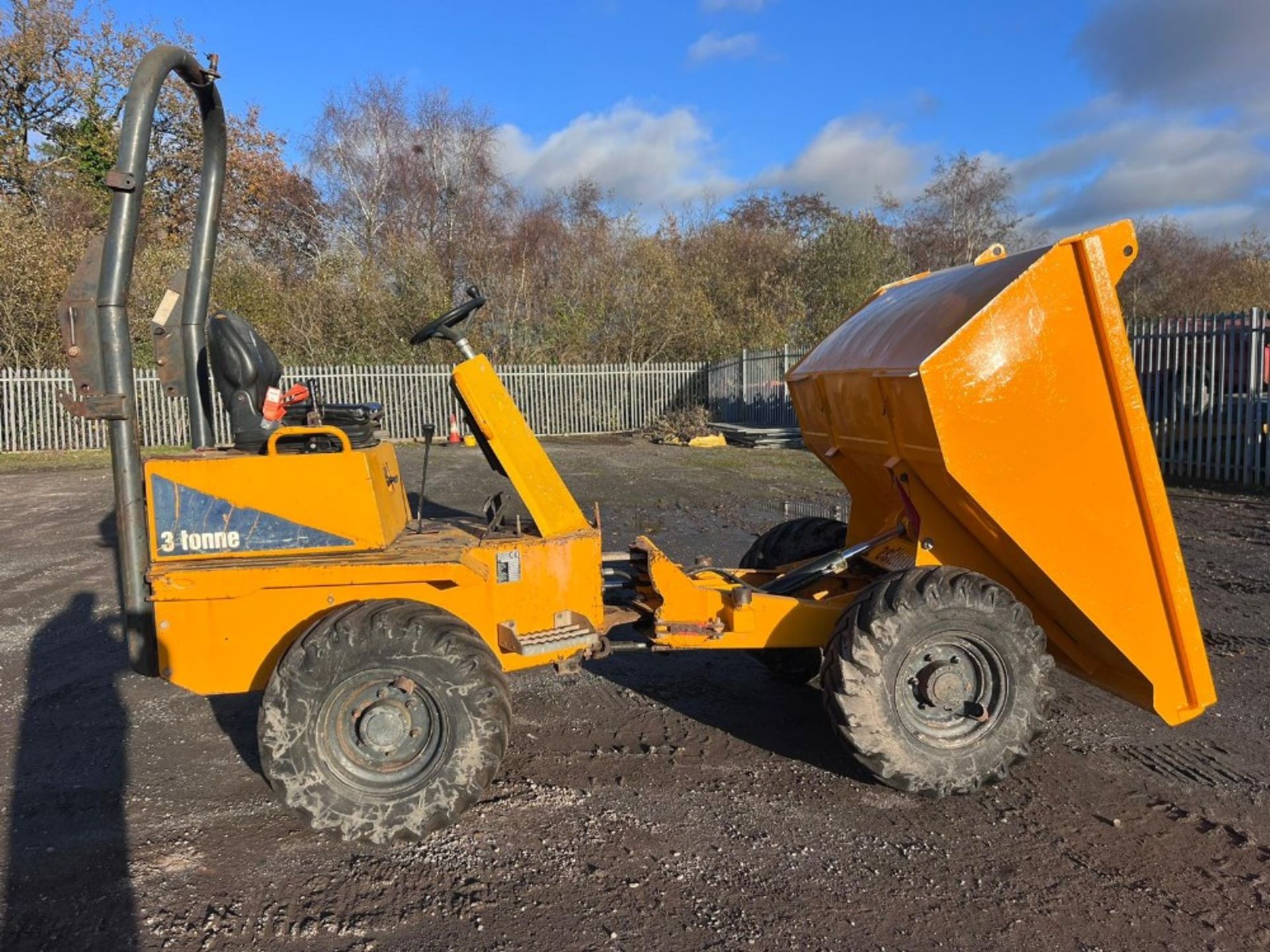 THWAITES 3 TON DUMPER YANMAR ENGINE MANUAL FOLDING ROPS RDT 2011 - Image 3 of 11