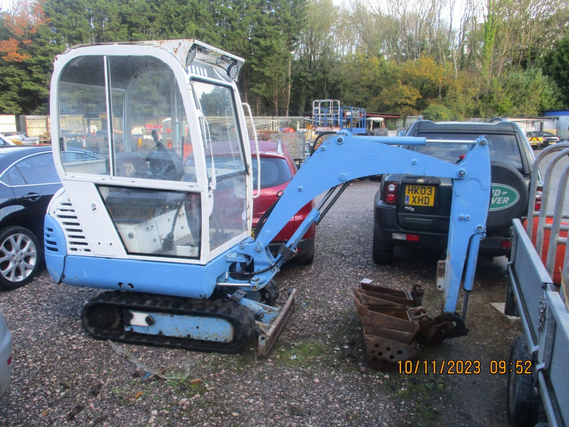 JCB MINI DIGGER C.W 3 BUCKETS SHOWING 3300HRS