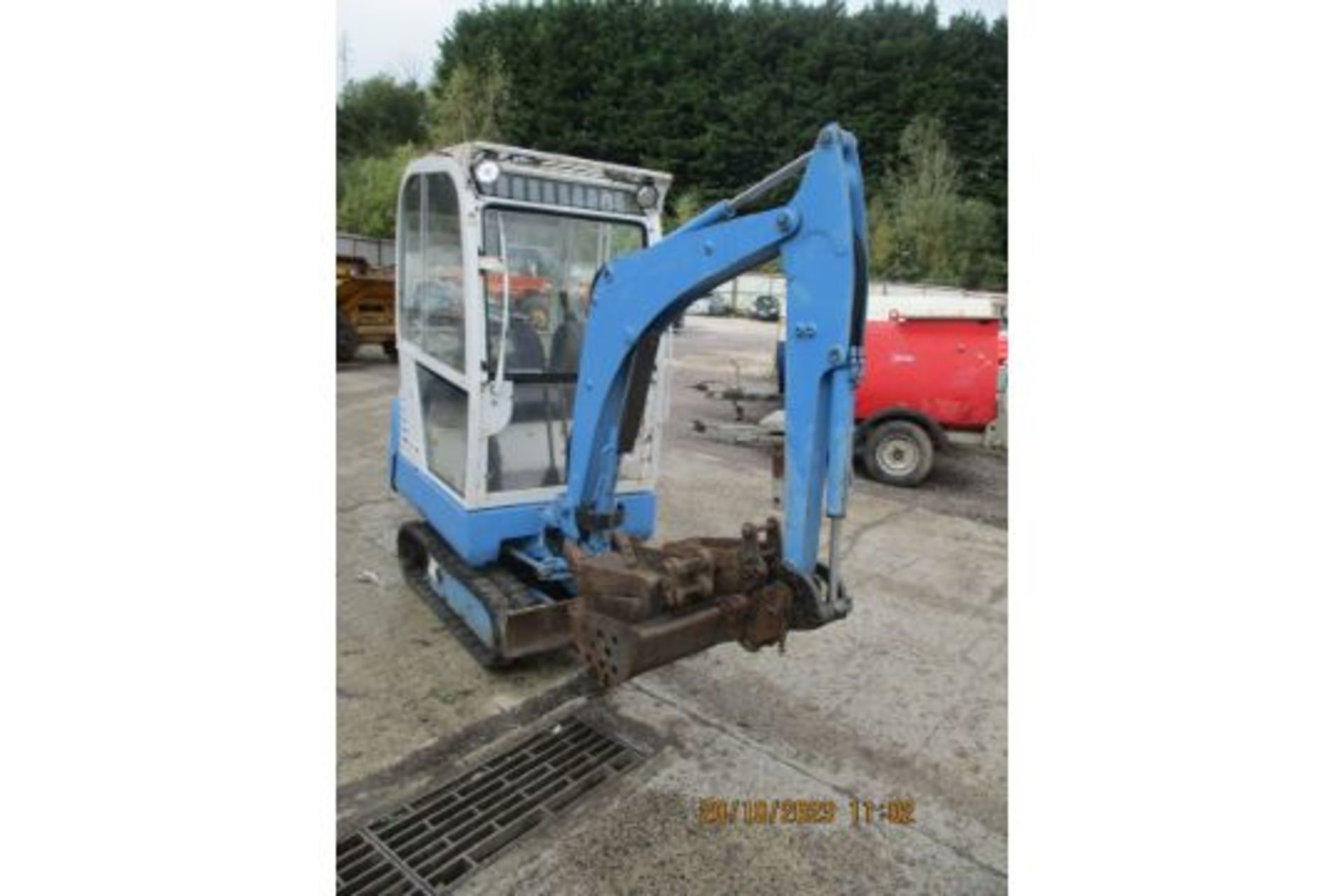 JCB MINI DIGGER C.W 3 BUCKETS SHOWING 3300HRS - Image 11 of 11