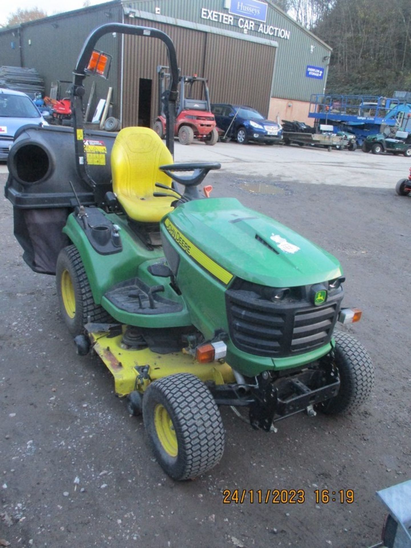 JOHN DEERE RIDE ON MOWER 2019