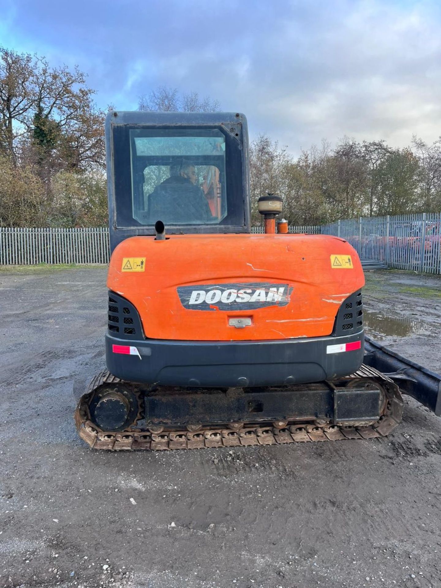 DOOSAN DH60-1 6 TON DIGGER RTD - Image 4 of 9