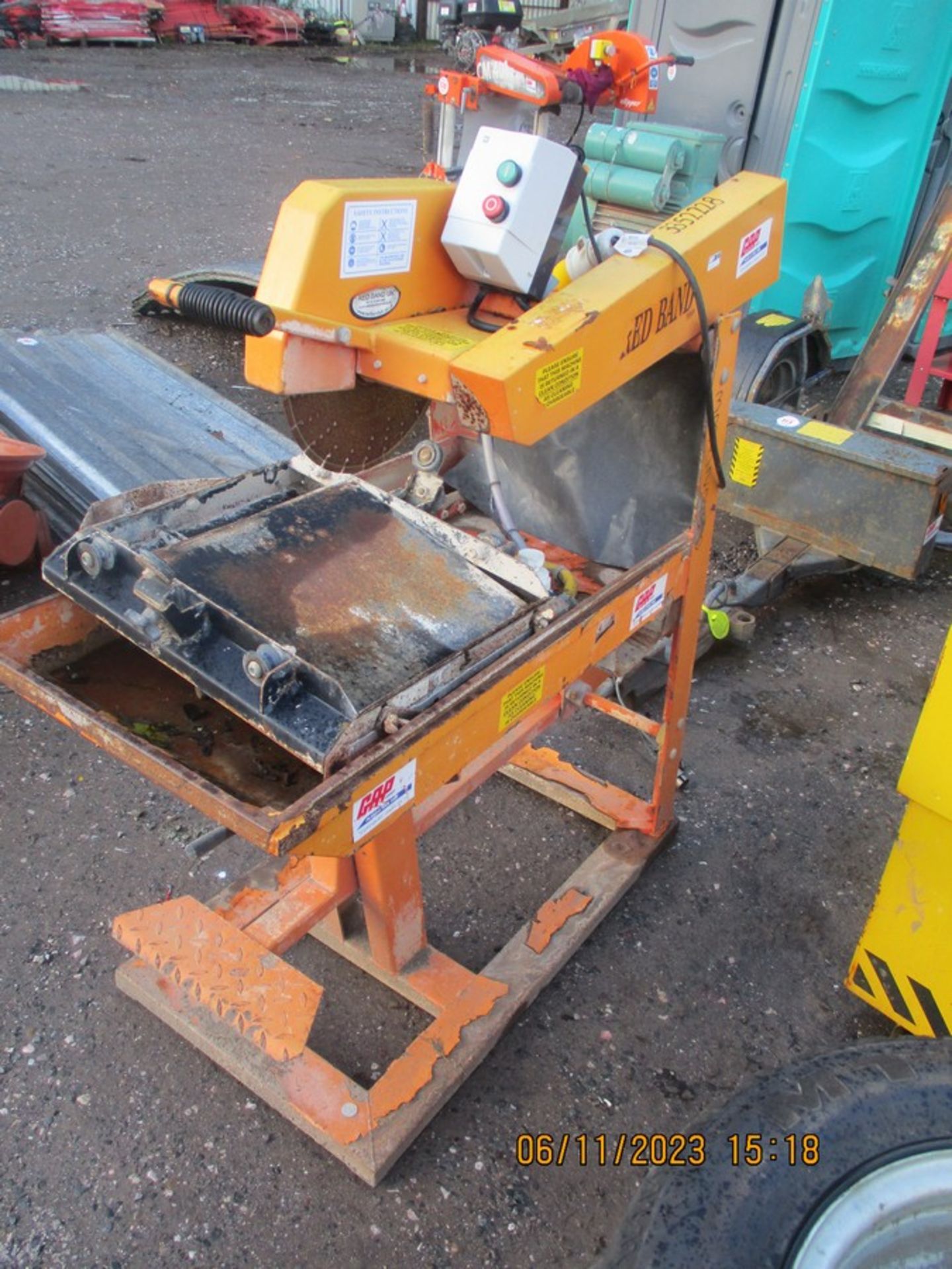 RED BAND BRICK SAW 3352228 - Image 2 of 2