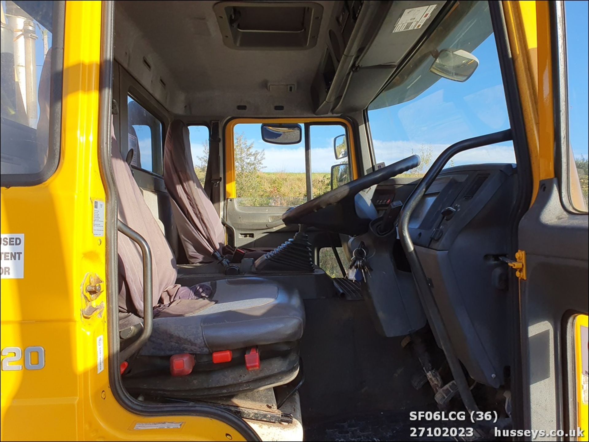 06/06 VOLVO FL GULLY SUCKER - 5480cc 2dr (Yellow) - Image 37 of 41