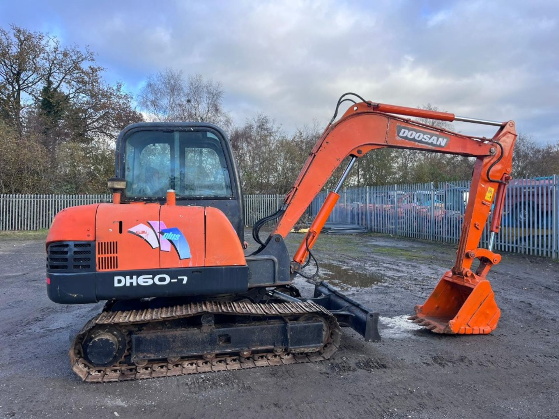 DOOSAN DH60-1 6 TON DIGGER RTD - Image 3 of 9