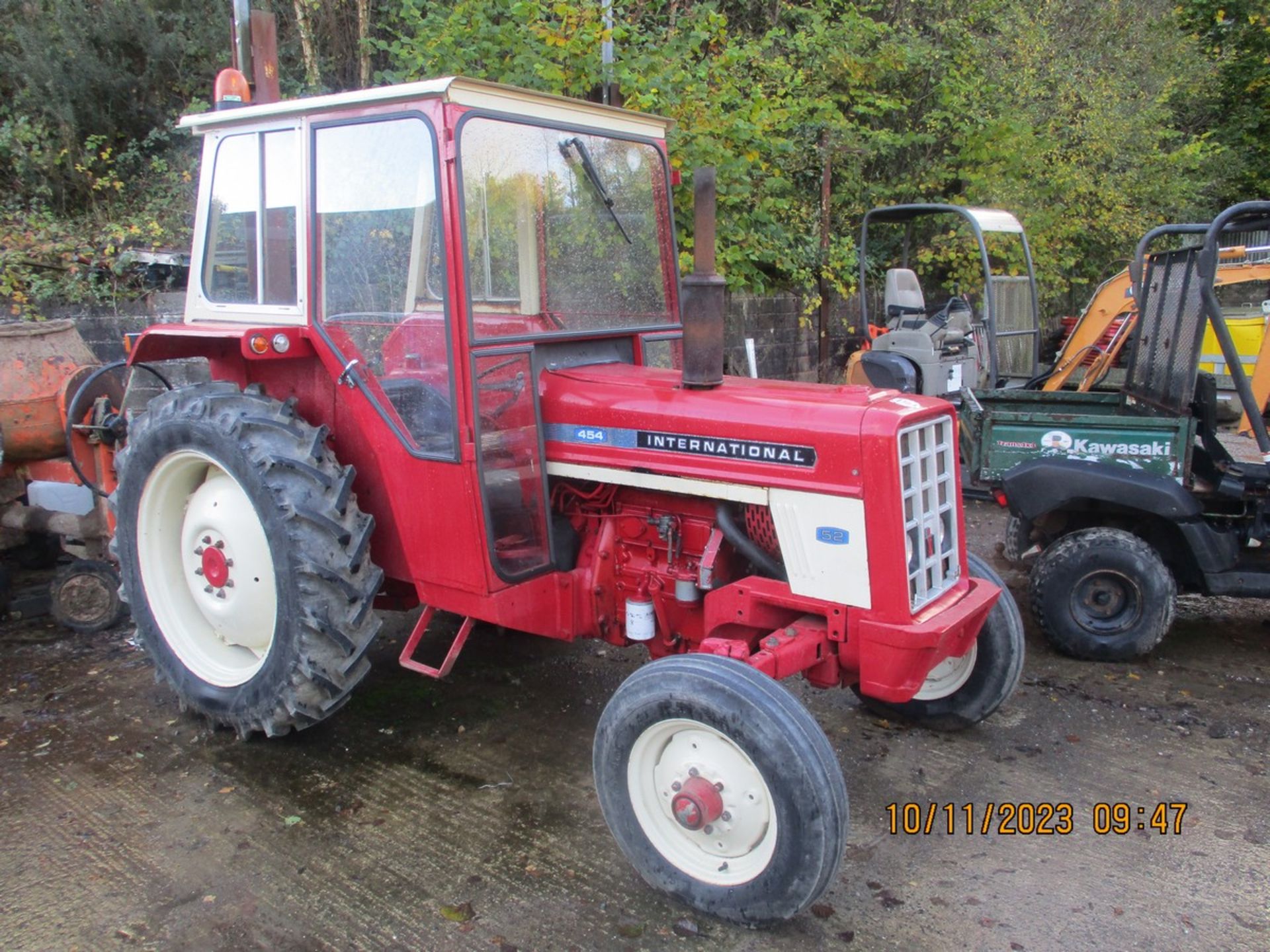 INTERNATIONAL 454 TRACTOR