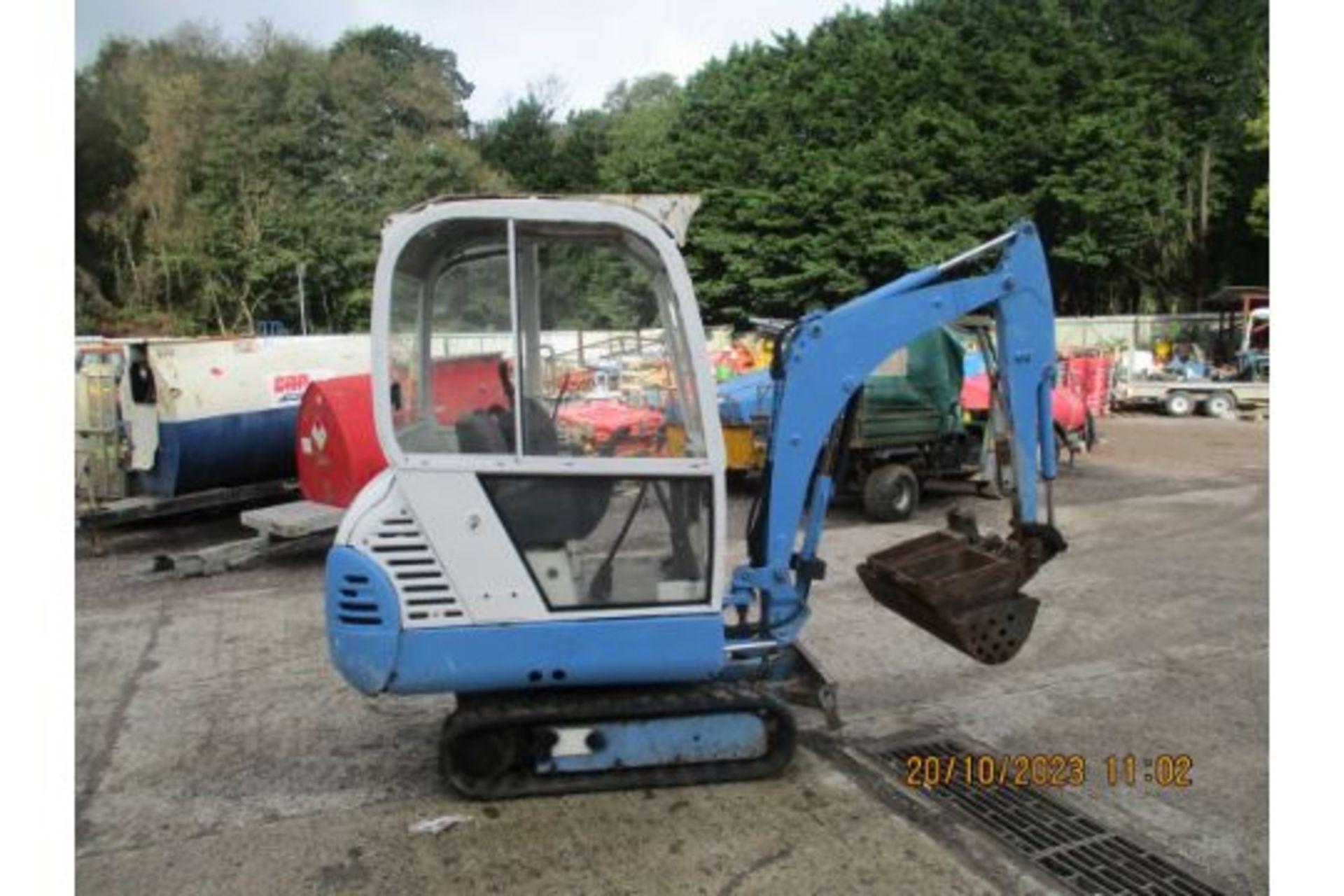 JCB MINI DIGGER C.W 3 BUCKETS SHOWING 3300HRS - Image 10 of 11