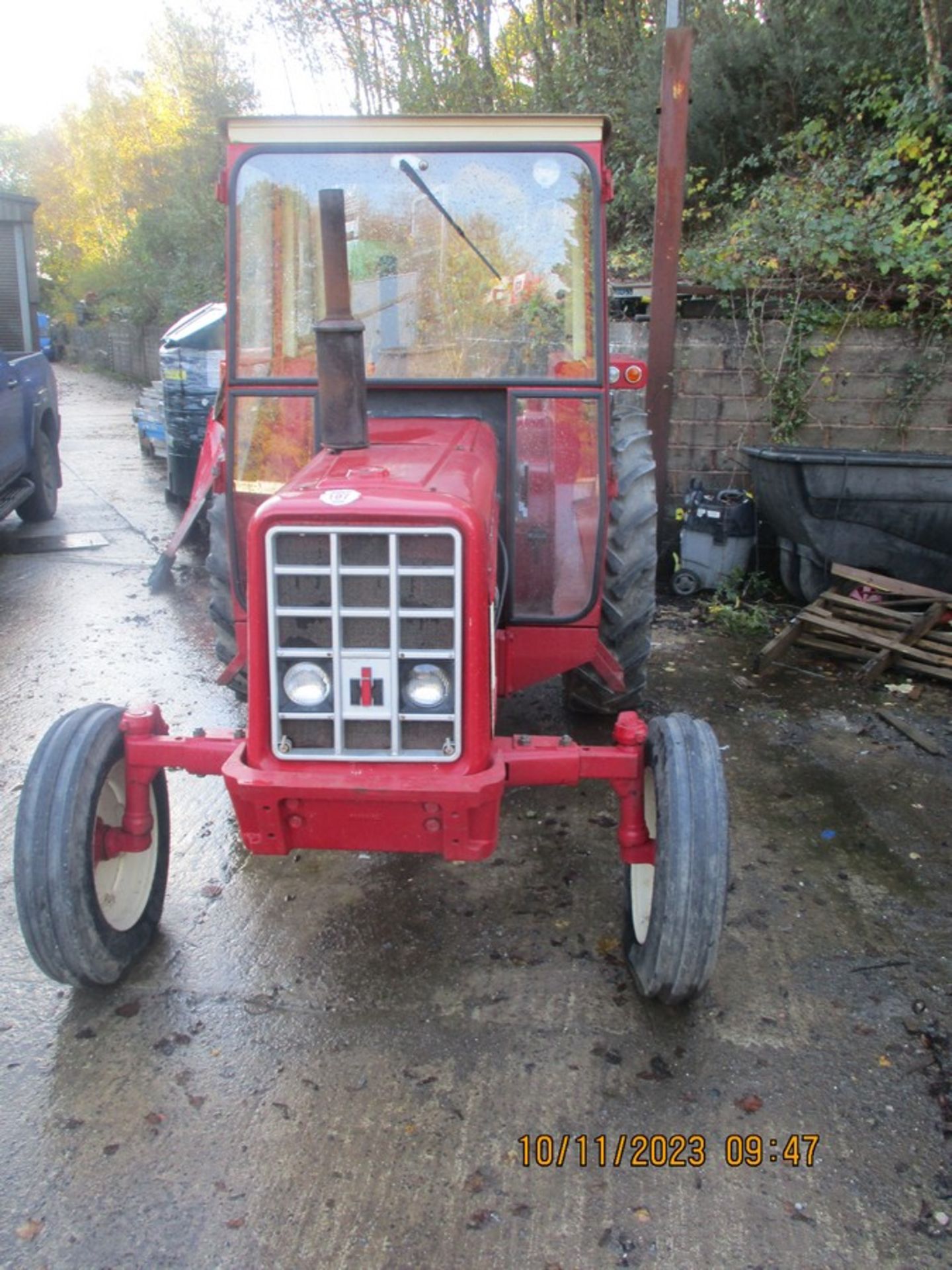 INTERNATIONAL 454 TRACTOR - Image 2 of 5