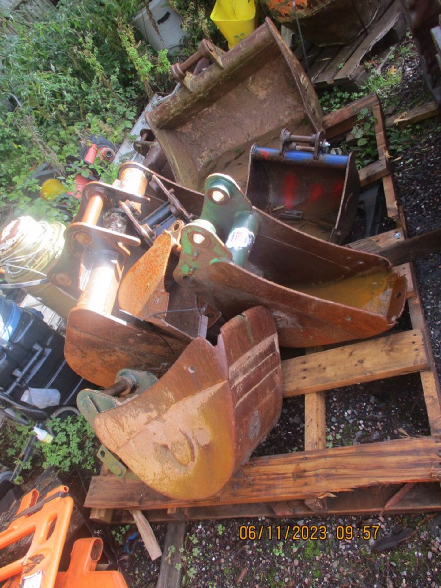 PALLET OF DIGGER BUCKETS