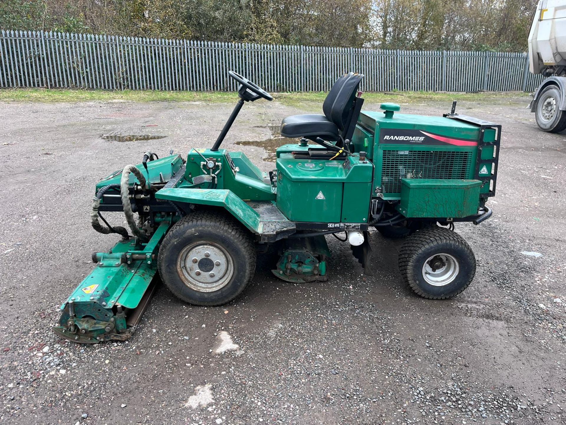 RANSOMES TRIPLE DIESEL MOWER (KUBOTA ENGINE) SHOWING 1985HRS RDC - Image 10 of 16