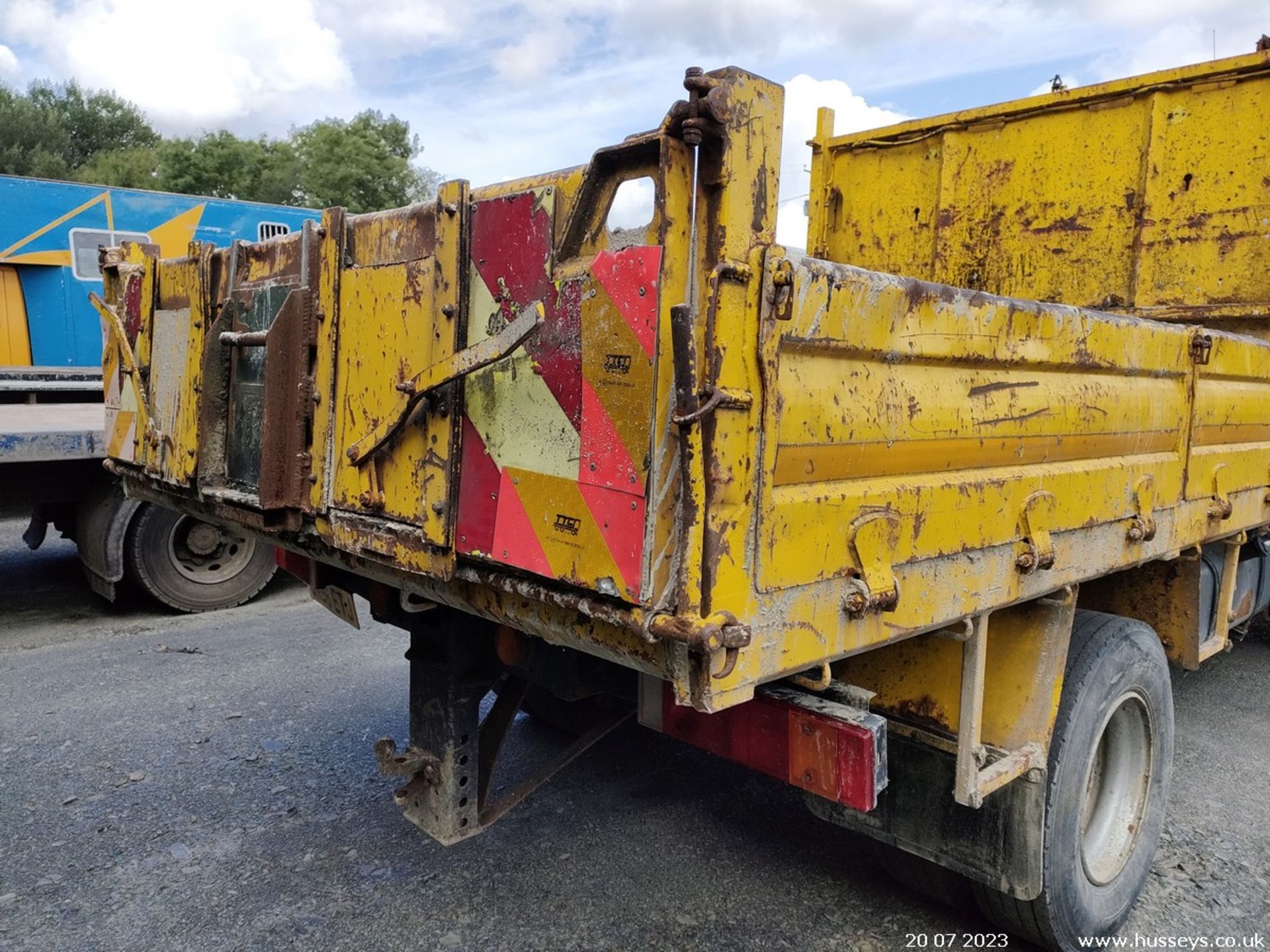 06/56 DAF TRUCKS FA LF45.150 - 3920cc 2dr Tipper (White/yellow) - Image 5 of 31