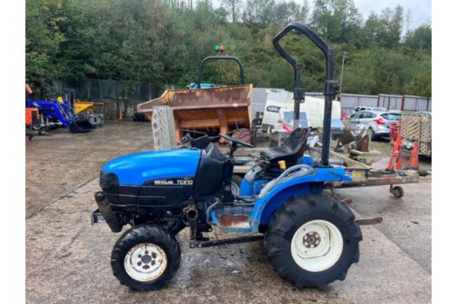 NEW HOLLAND TC21D COMPACT TRACTOR - Image 2 of 21