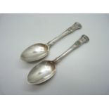 A pair of silver George IV Kings pattern spoons, London 1829, 145g