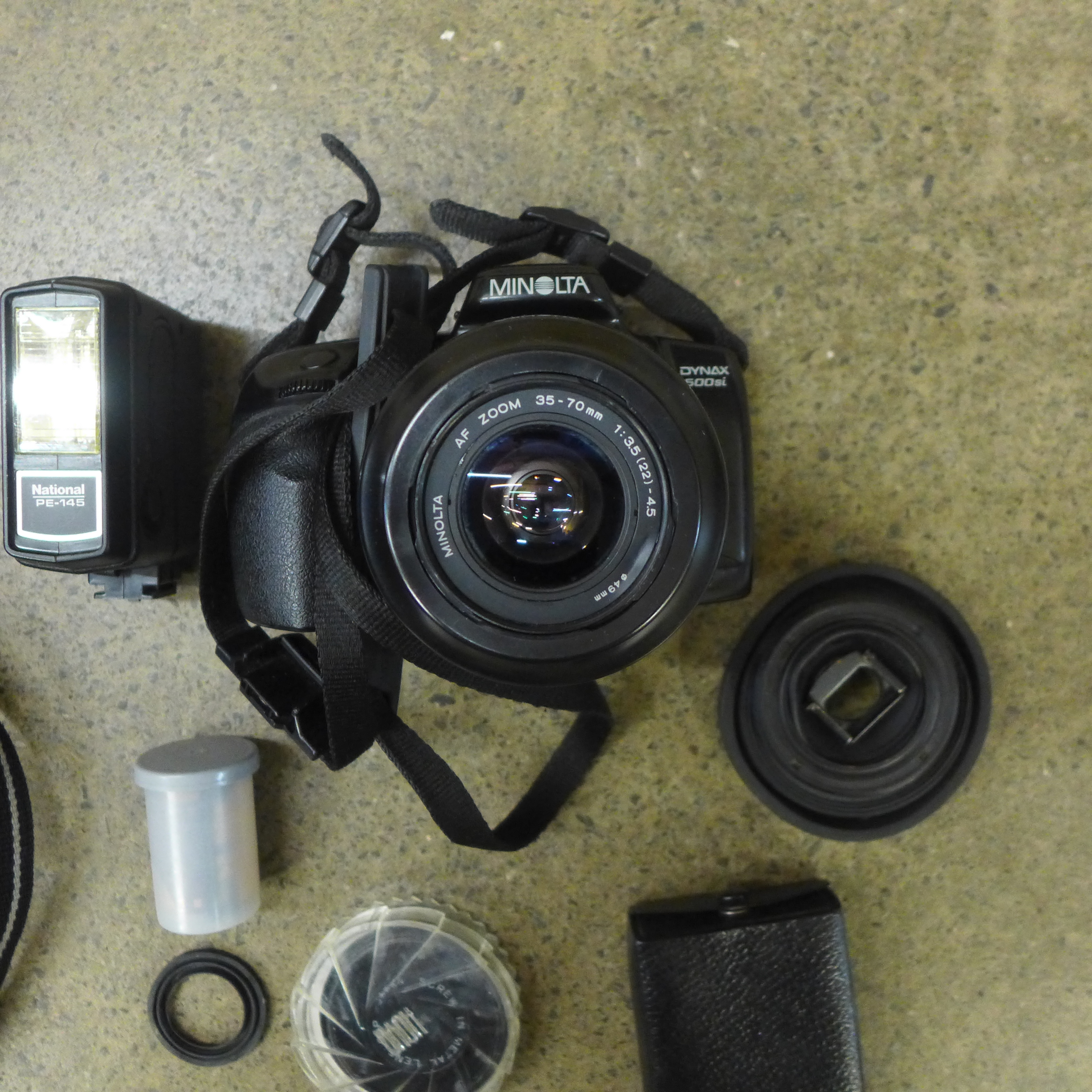 A Minolta Dynax 500si SLR camera, with flash, filters, extension tube and instructions - Image 3 of 3