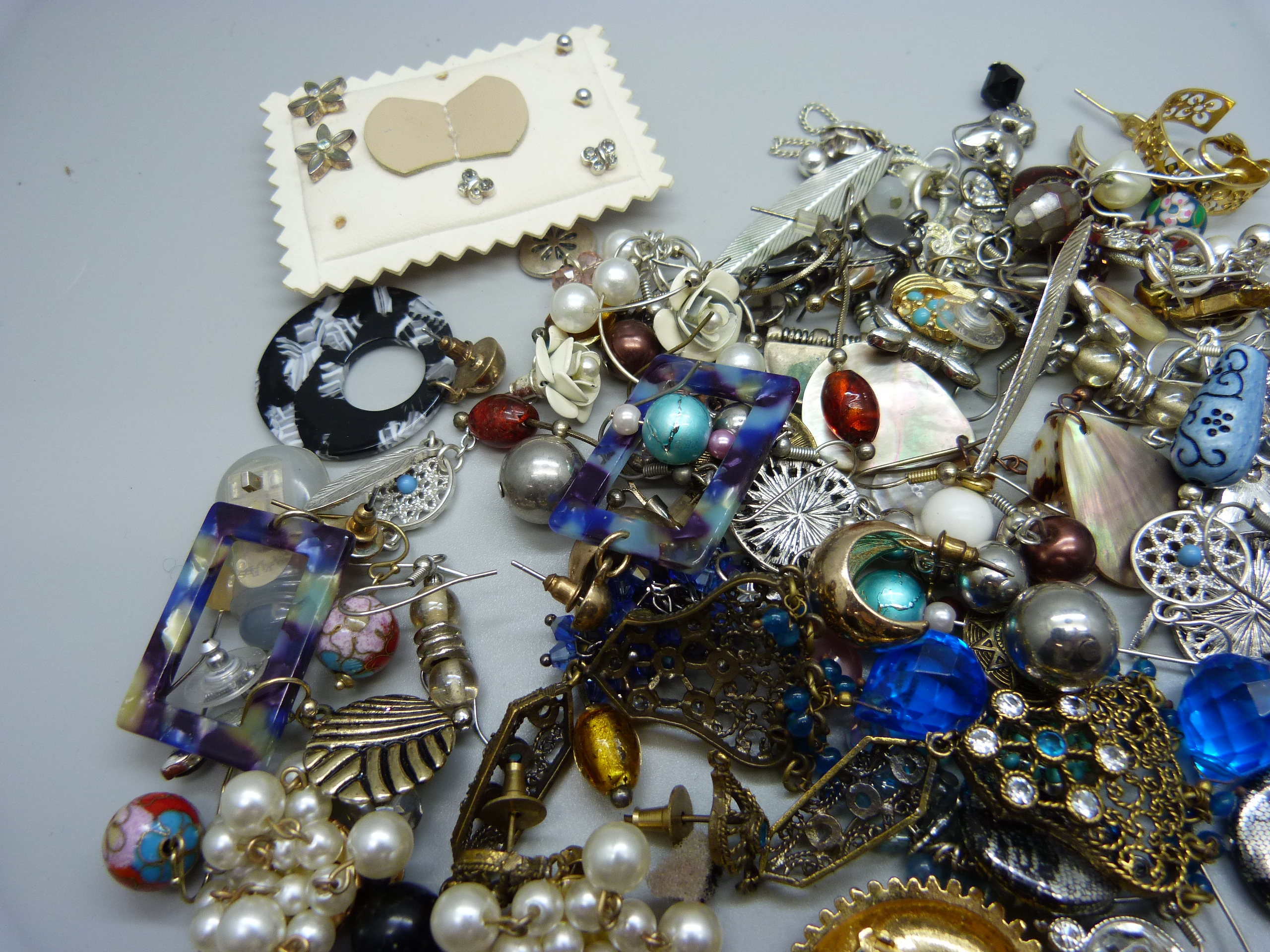 Fifty pairs of clip-on and stud earrings - Image 2 of 3