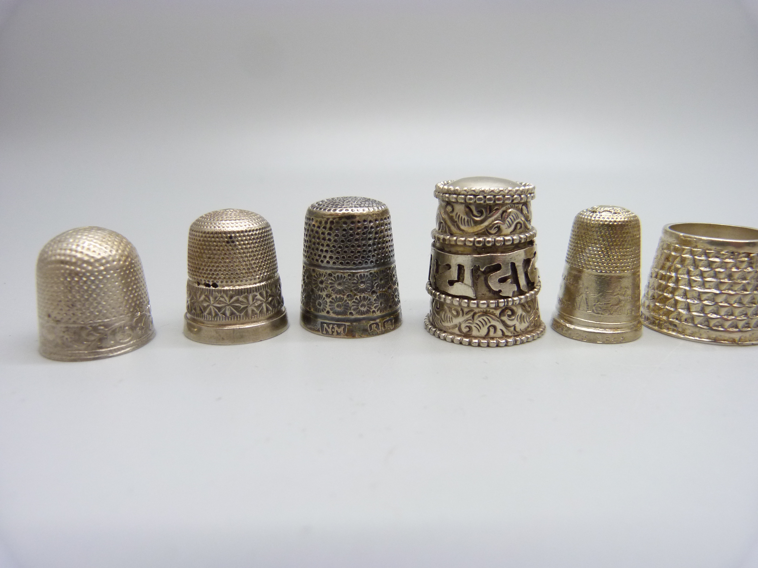 Ten silver thimbles and one other - Bild 2 aus 3
