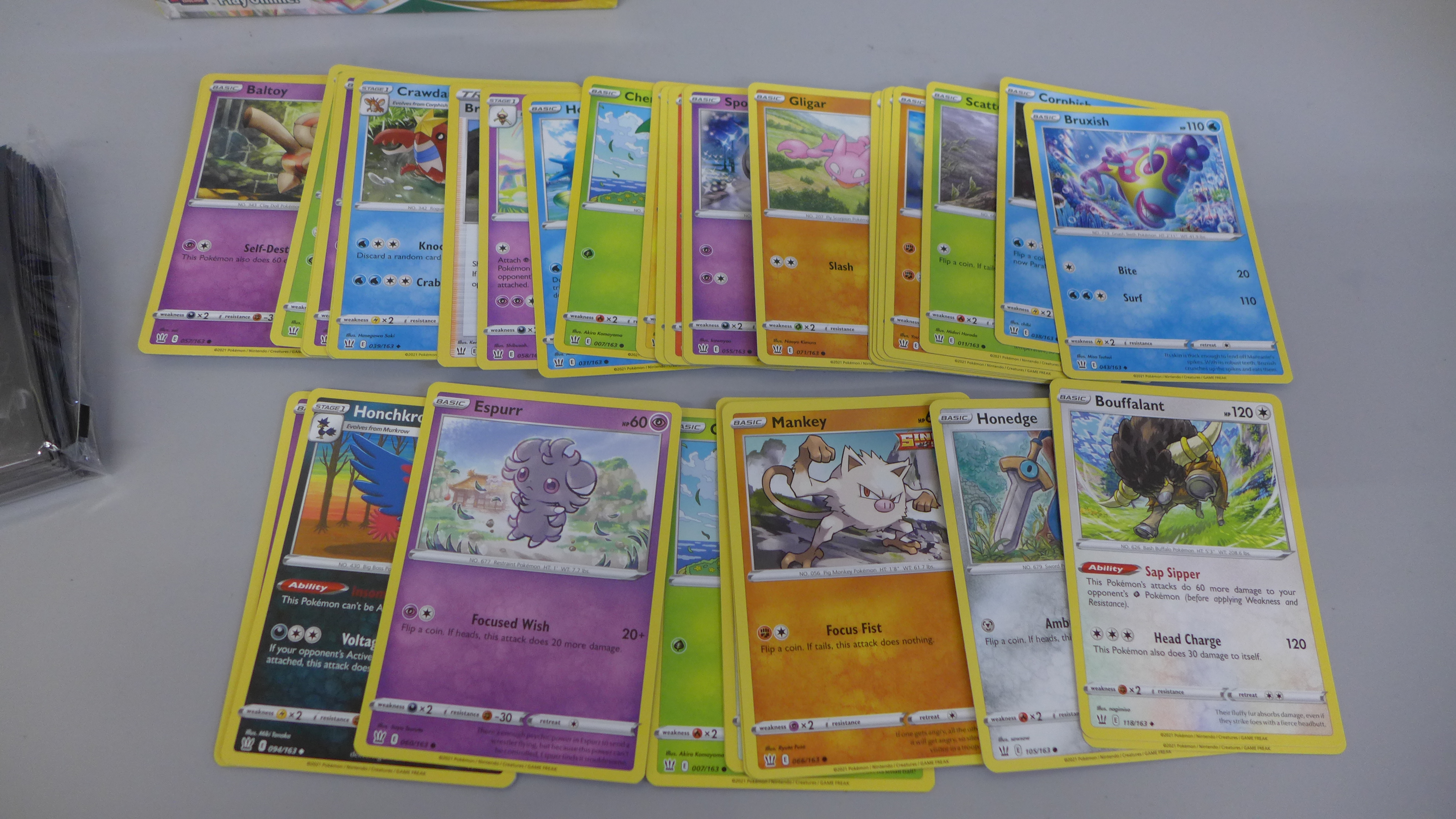 300 Assorted Pokemon cards - Bild 2 aus 3