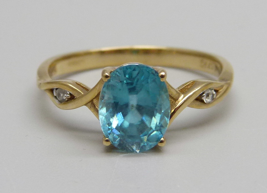 A 9ct gold, Ratanakiri blue and white zircon ring, 2.8g, S, with certificate