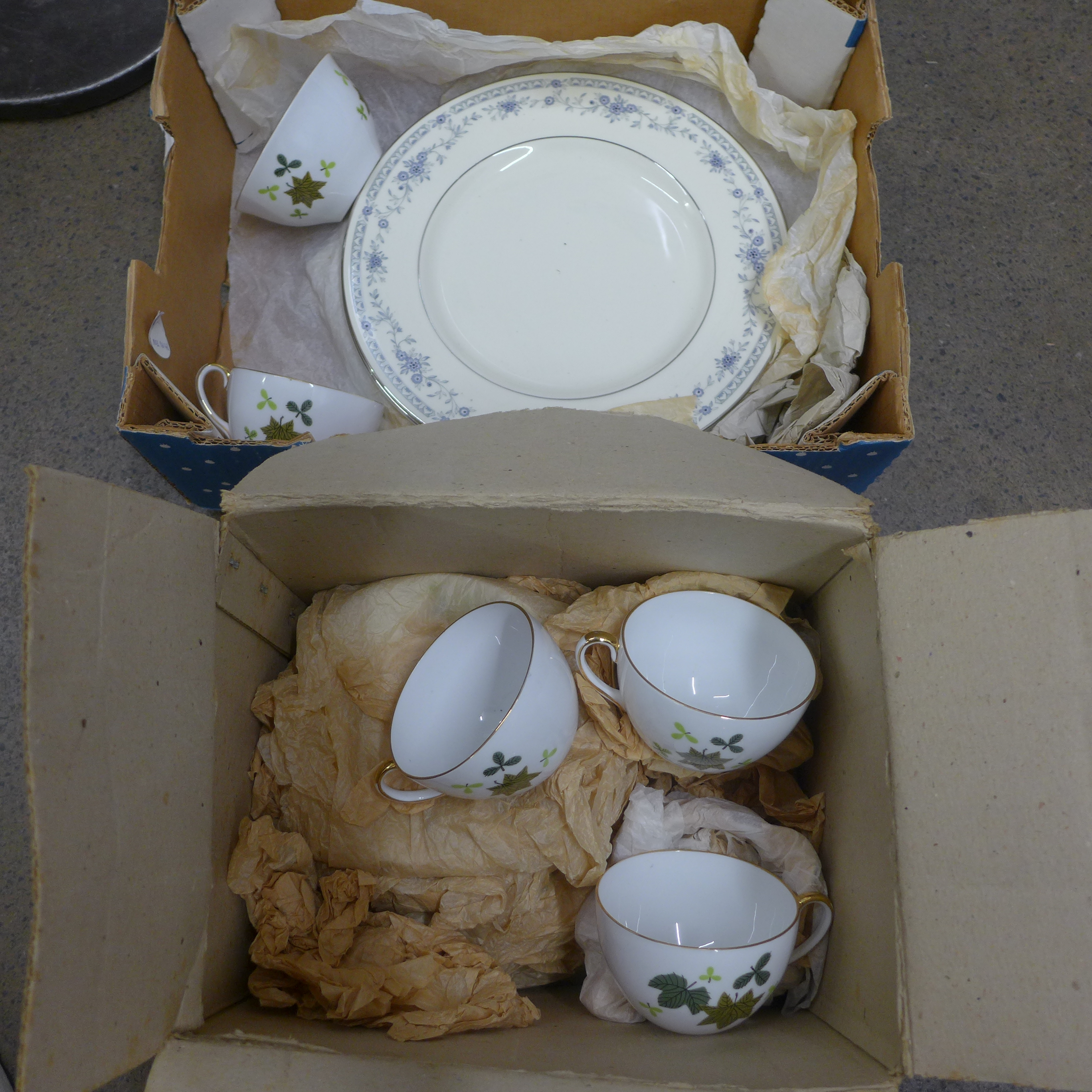 A Windsor Autumn Leaves six setting tea set and a set of Minton Bellemeade plates **PLEASE NOTE THIS