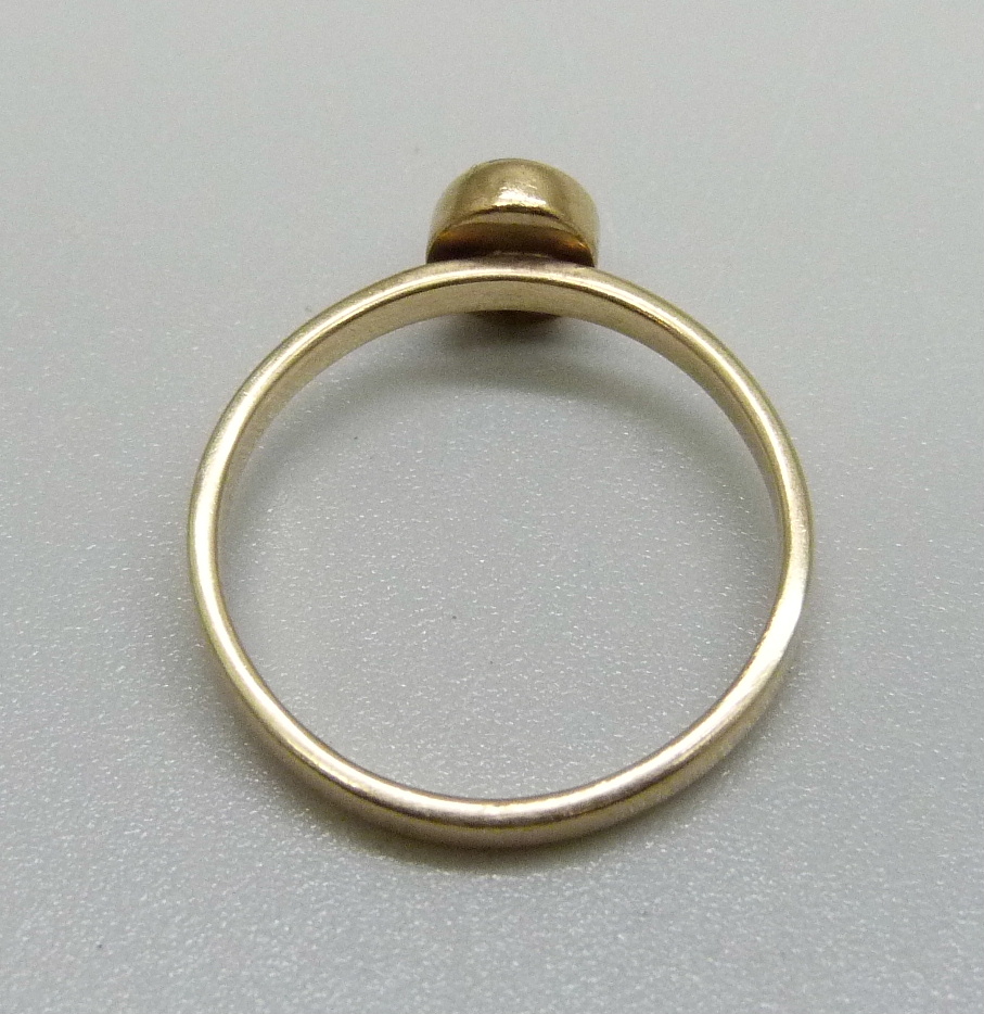 A 9ct gold and opal doublet ring, 1.8g, N - Image 3 of 3