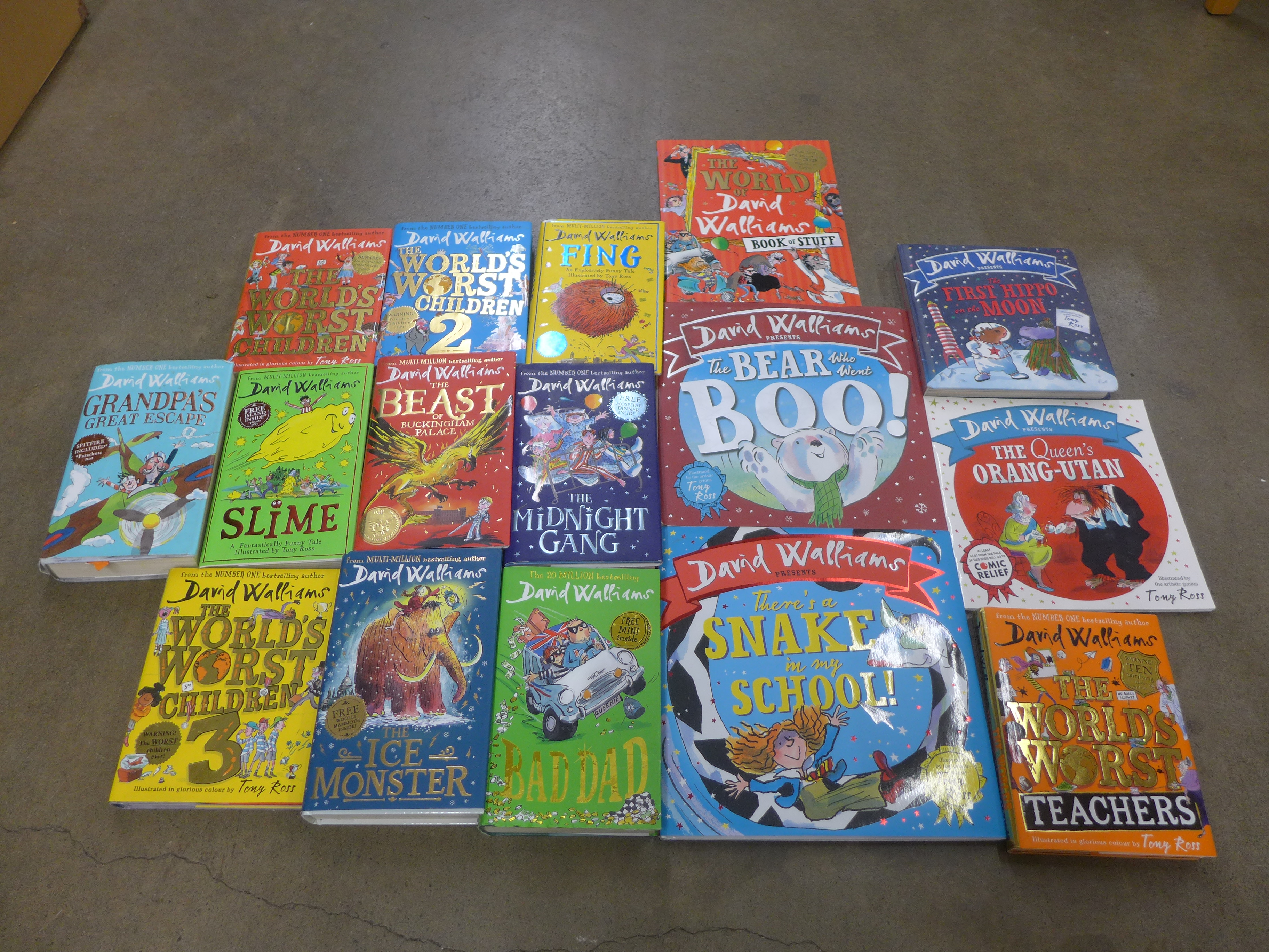 A collection of David Walliams books (16) **PLEASE NOTE THIS LOT IS NOT ELIGIBLE FOR POSTING AND