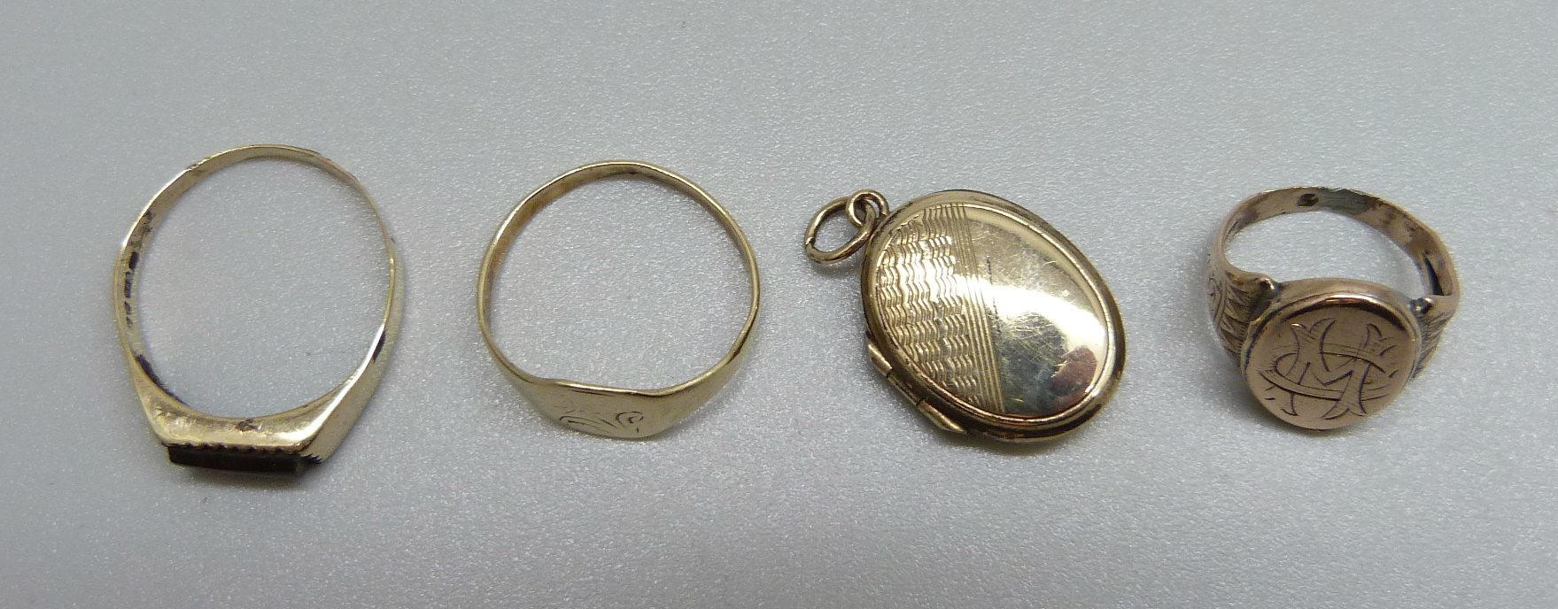 Two small 9ct gold rings, a yellow metal ring and a 9ct gold locket, total weight 6.1g, two rings - Image 2 of 2