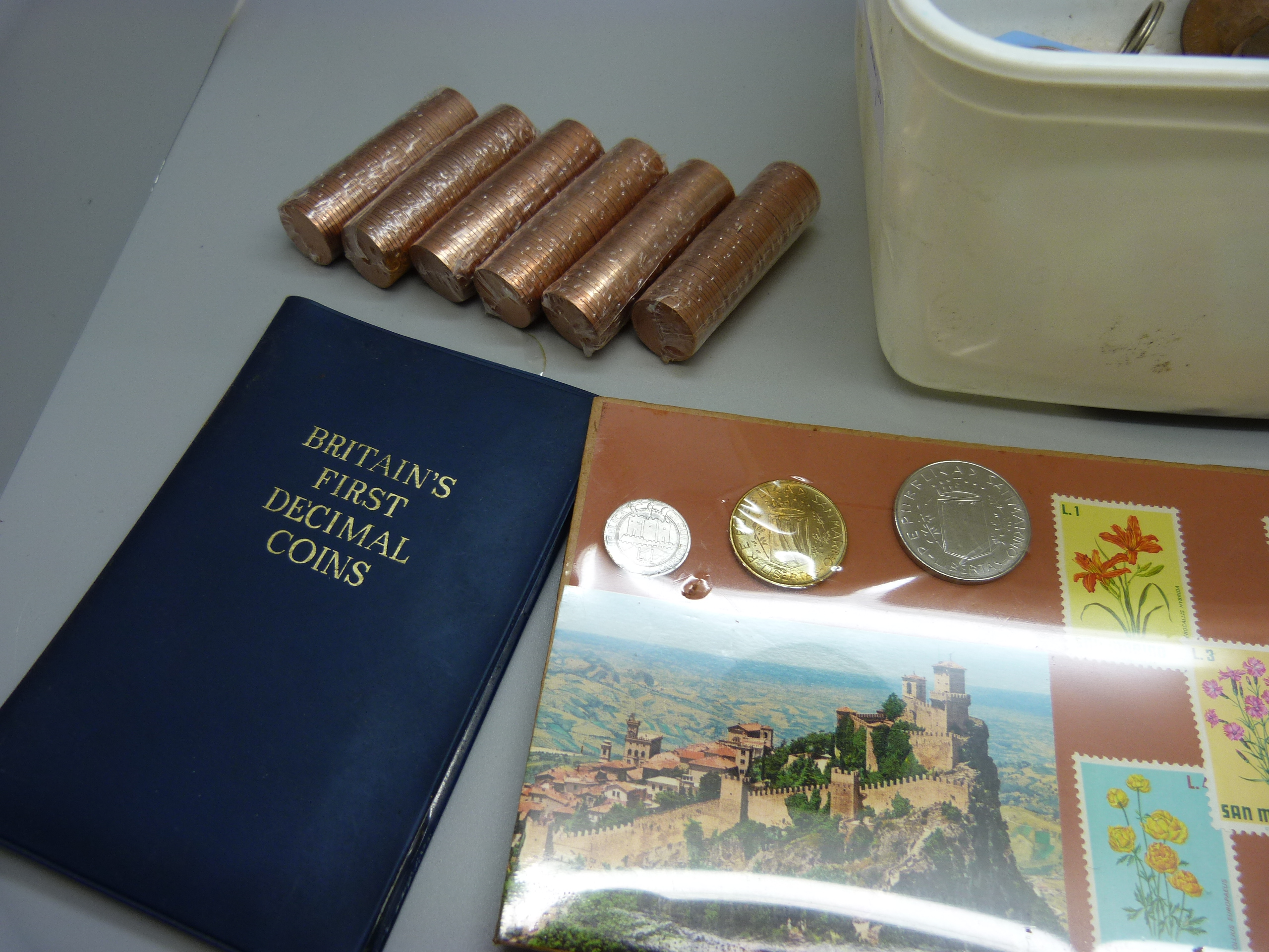 A box of mixed British and foreign coins - Image 3 of 4