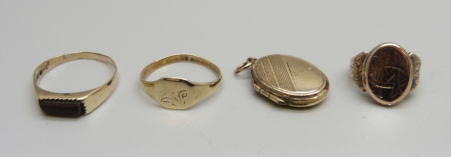 Two small 9ct gold rings, a yellow metal ring and a 9ct gold locket, total weight 6.1g, two rings