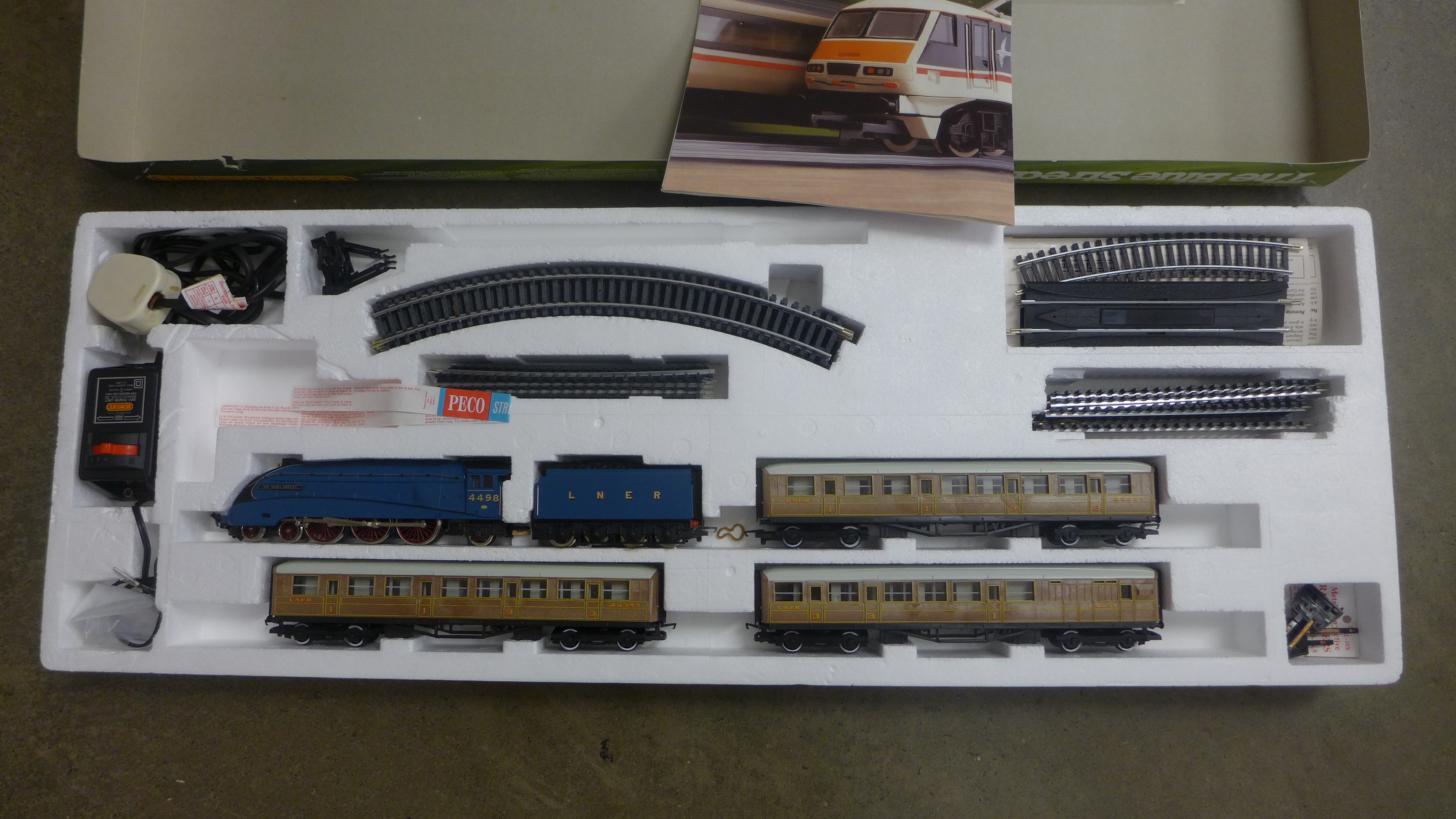 A Hornby The Blue Streak 00 gauge train set - Image 2 of 2