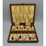 A cased set of six silver coffee bean spoons, 32g