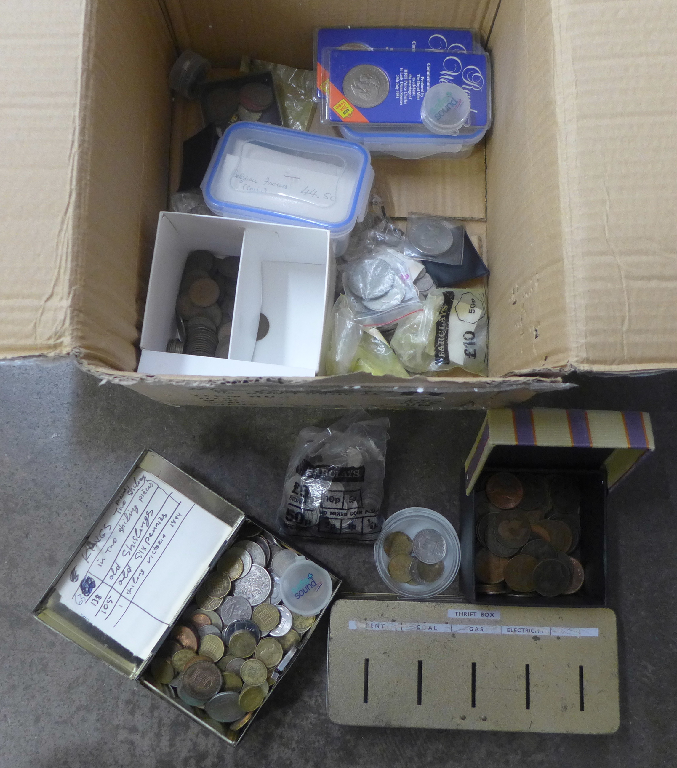 A box of mixed British and foreign coins including Victorian and later bronze coinage, commemorative