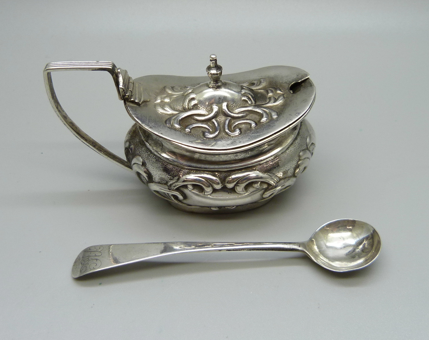 A silver mustard, Birmingham 1905 and a George III silver salt spoon, London 1801, 56g