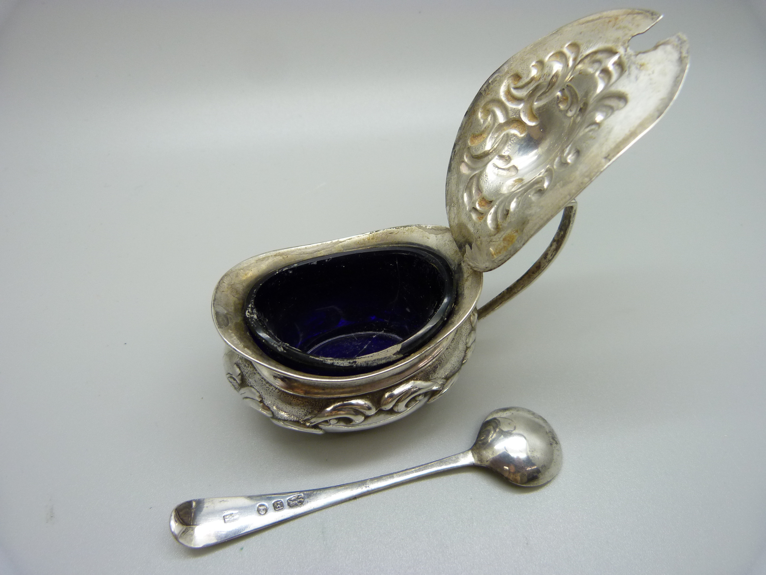 A silver mustard, Birmingham 1905 and a George III silver salt spoon, London 1801, 56g - Image 3 of 3