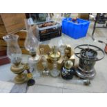 Assorted brass oil lamps