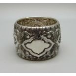 A Victorian silver napkin ring, London 1887, 32g