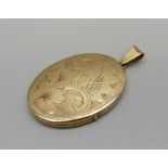 A 9ct gold locket, 6.7g, 28mm x 38mm