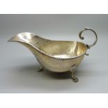 A silver sauce boat, Birmingham 1905, 135g