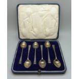 A cased set of six silver coffee spoons, 42g