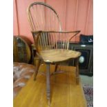 A 19th Century elm and yew wood Windsor chair
