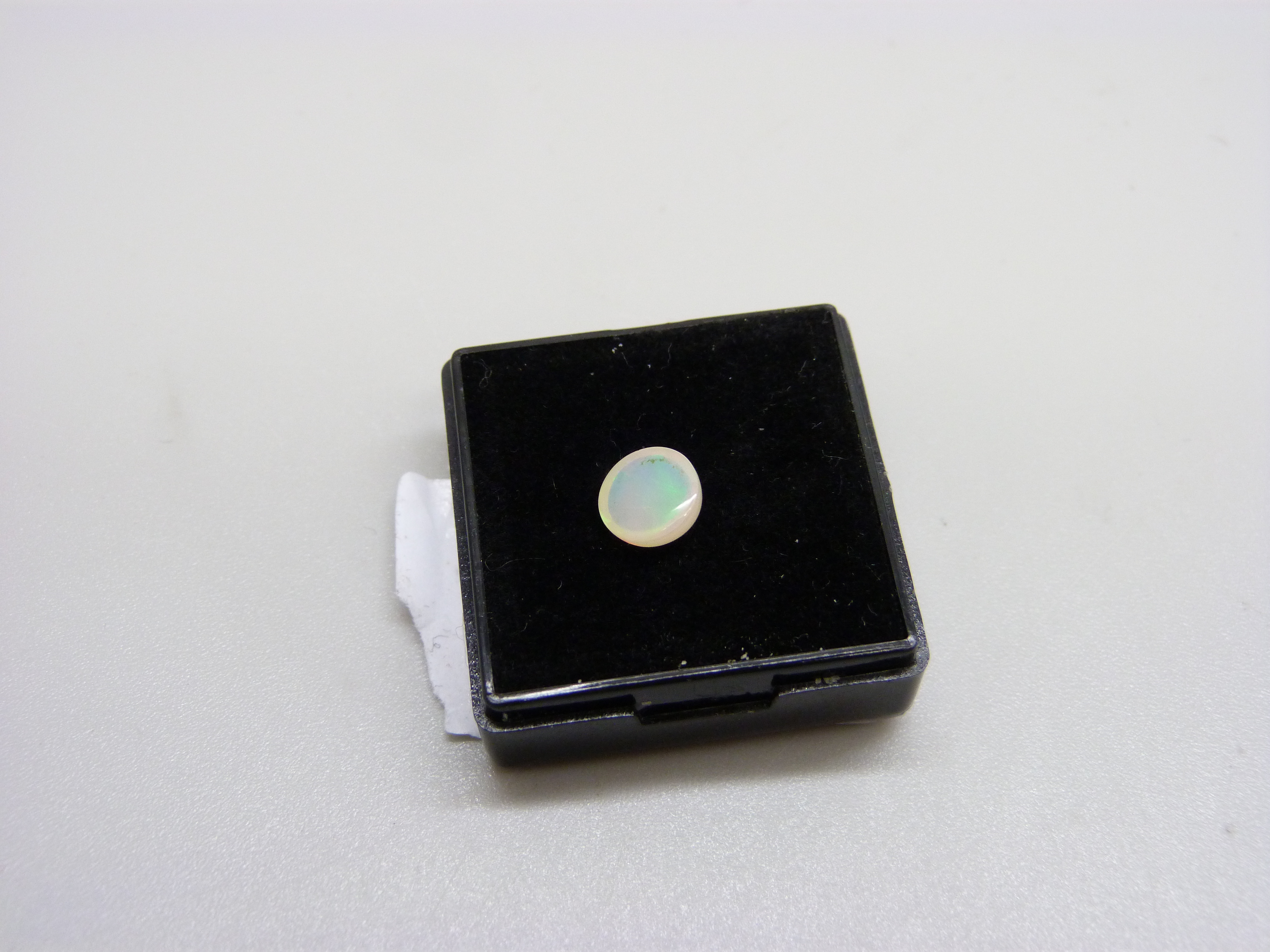 A cut opal, 0.90cts - Image 2 of 2