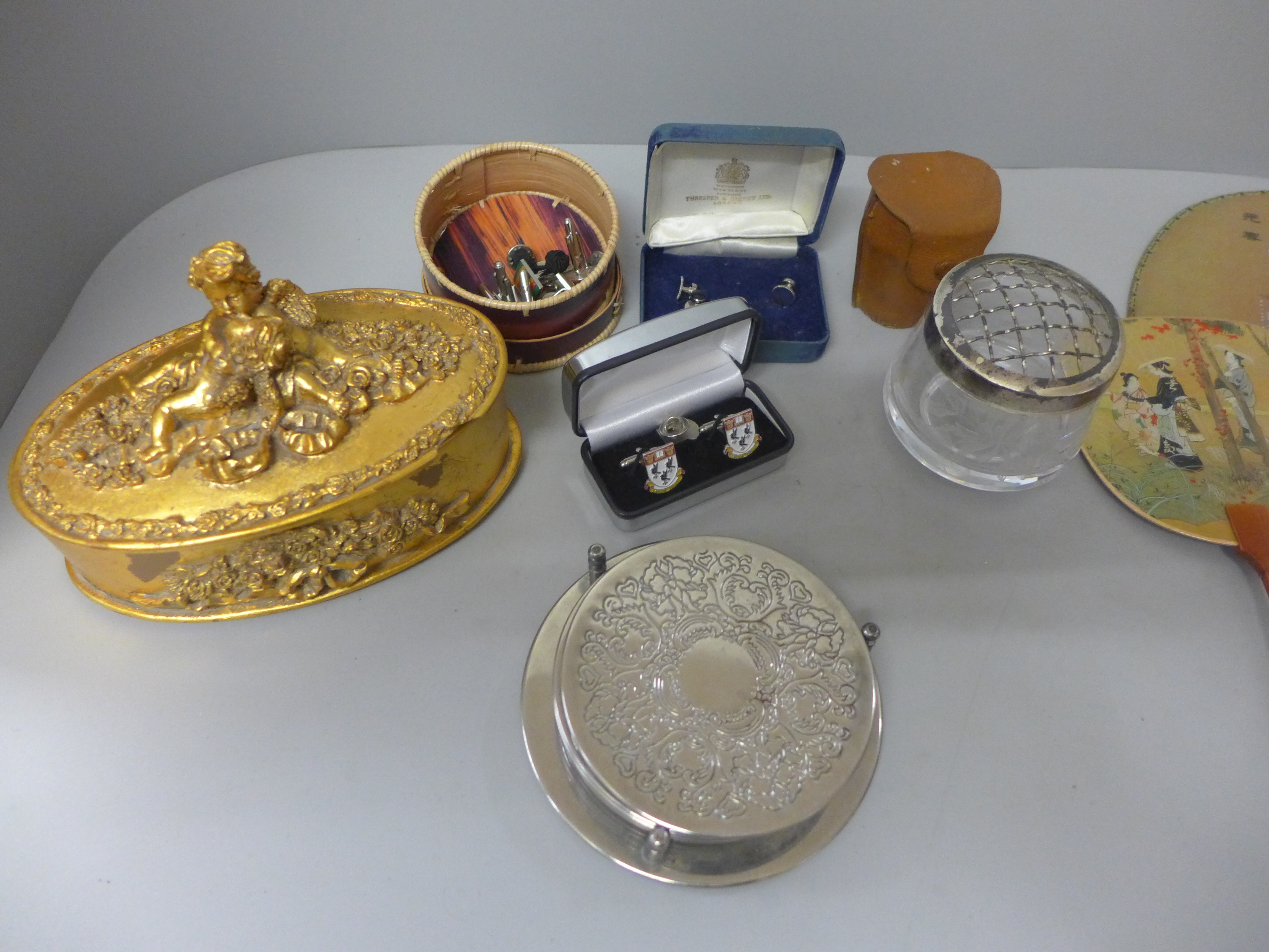 A painted gold box, three oriental fans, etc. **PLEASE NOTE THIS LOT IS NOT ELIGIBLE FOR POSTING AND - Image 2 of 2