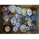 Twenty-one trinket pots including Crummels