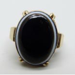 A 9ct gold and bulls eye agate ring, 5g, L