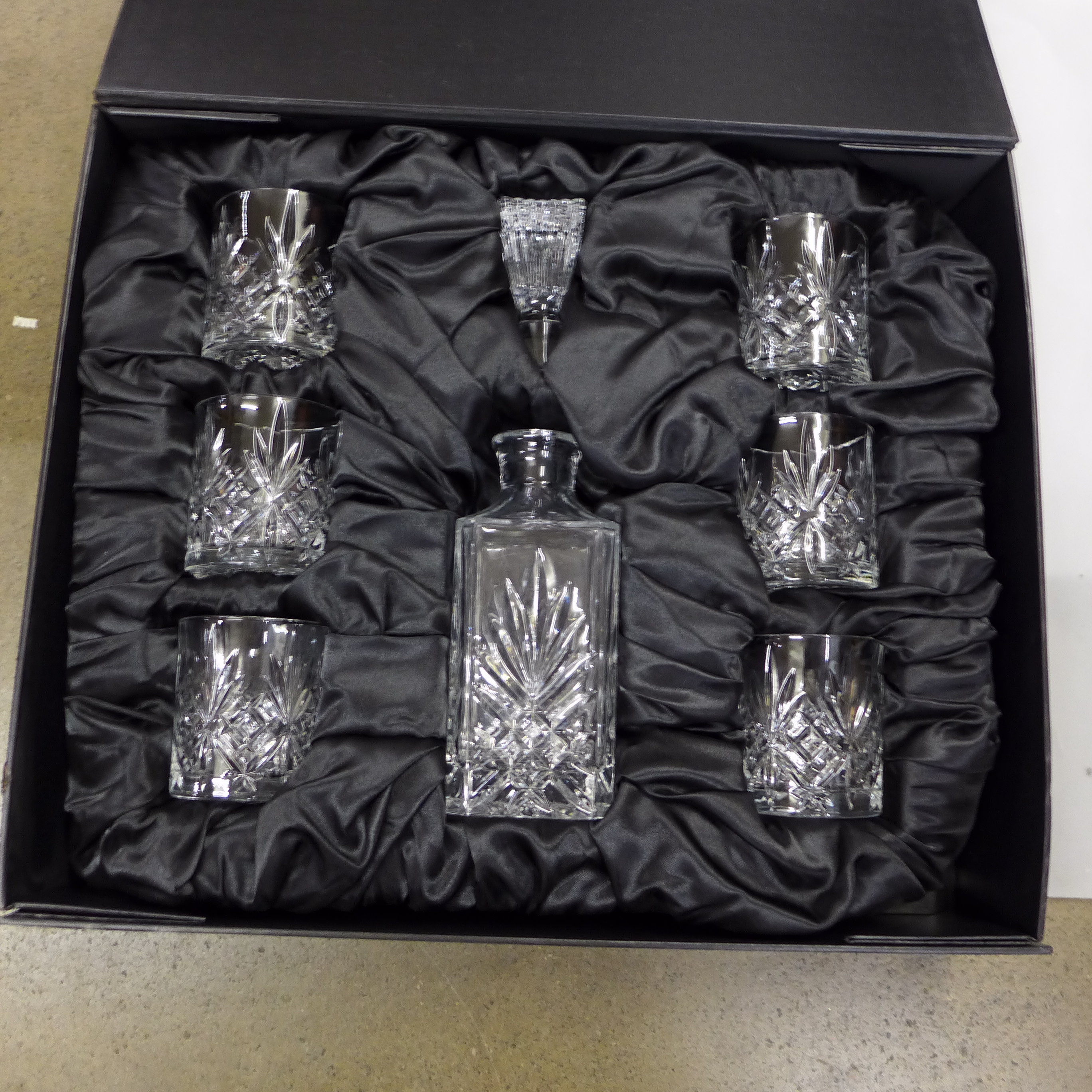 A cased set of six Argyle crystal wine glasses and a wishing set with decanter **PLEASE NOTE THIS - Image 2 of 5