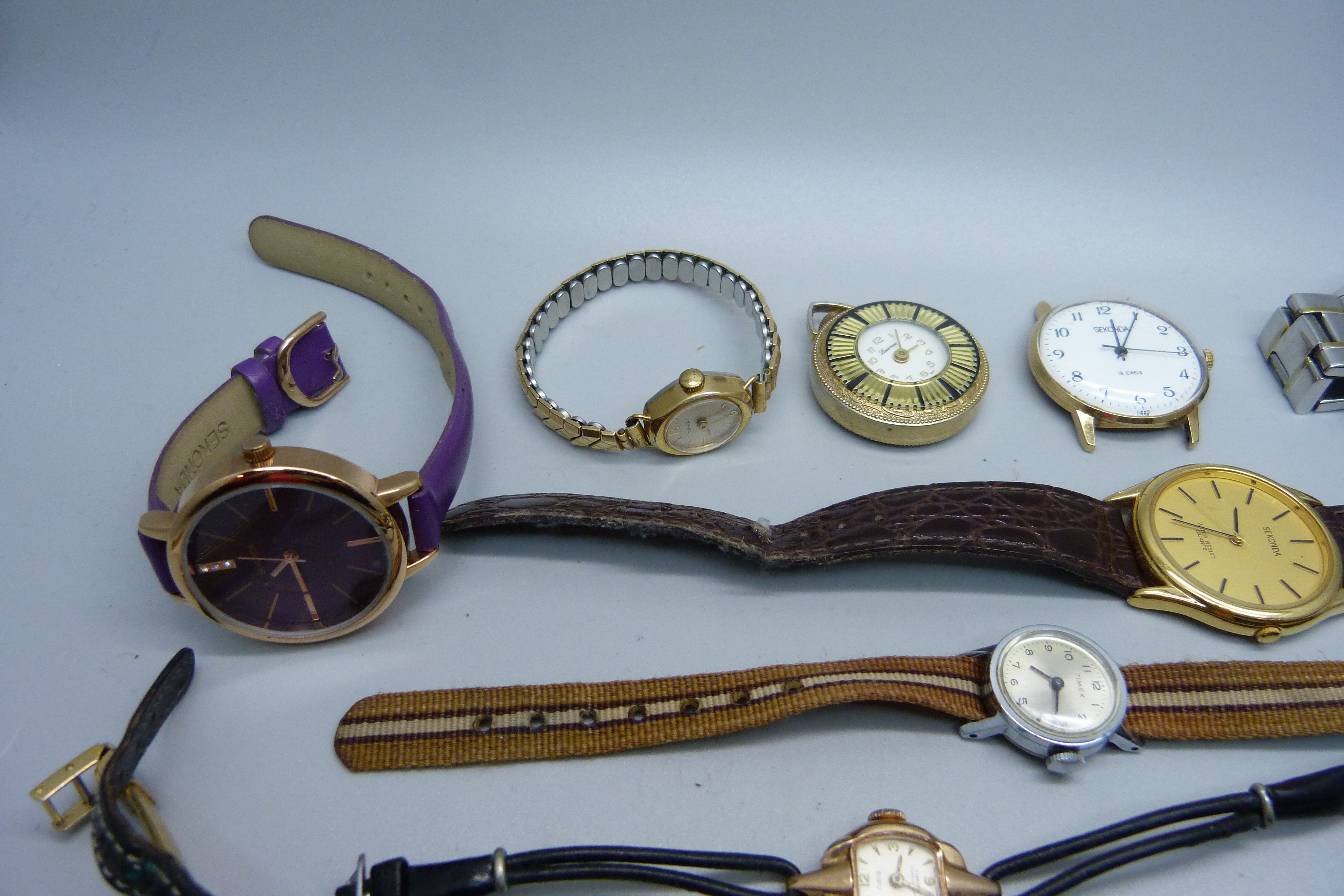 Assorted watches including Timex and a gentleman's Guess wristwatch - Image 2 of 3