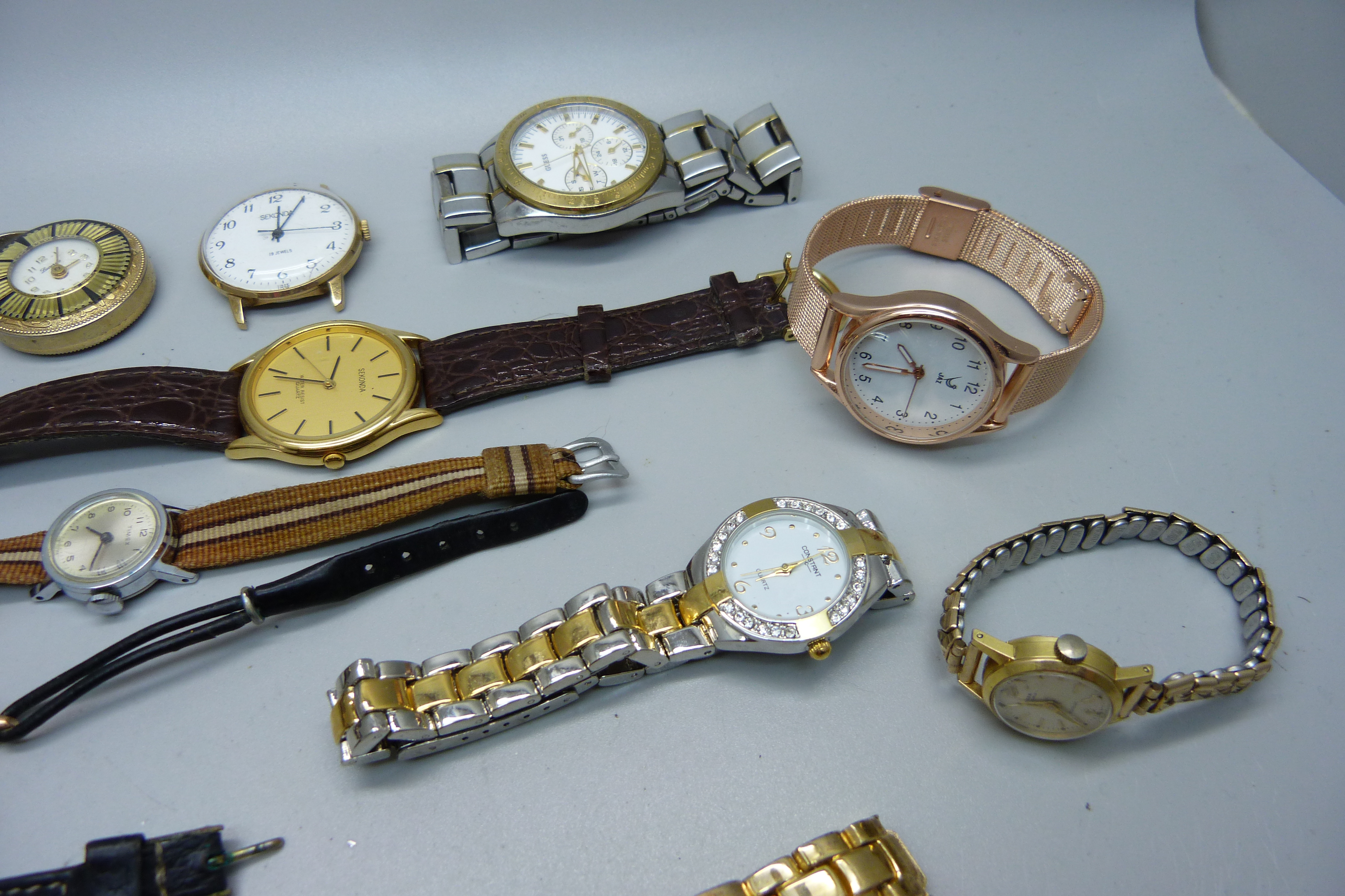 Assorted watches including Timex and a gentleman's Guess wristwatch - Image 3 of 3