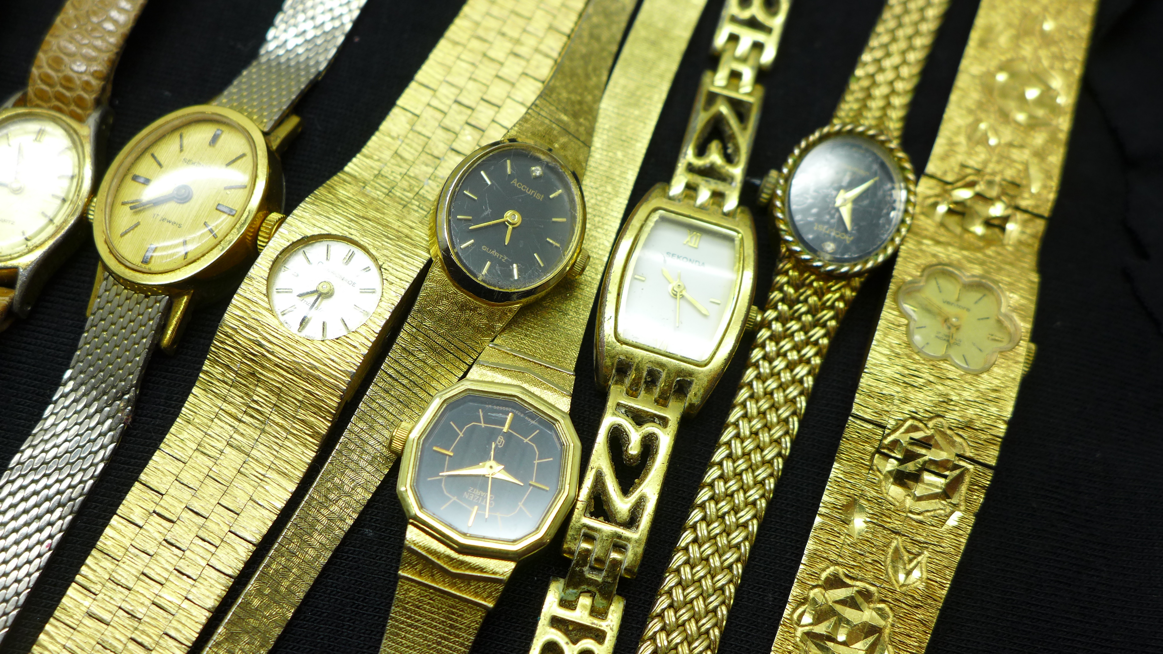 A collection of lady's wristwatches - Image 3 of 3