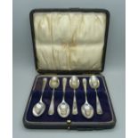 A cased set of six silver spoons, London 1920, 64g